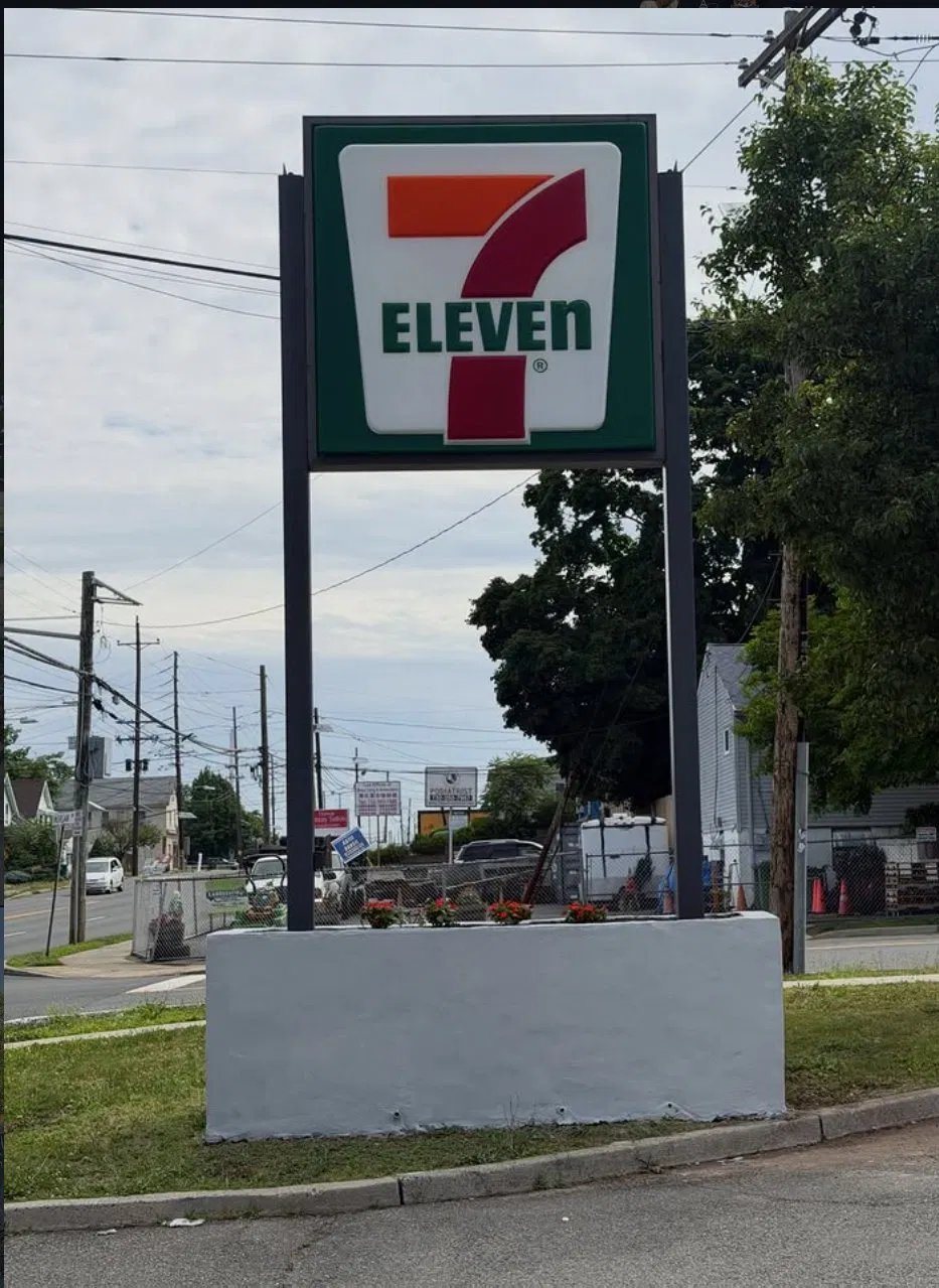 7-Eleven freestanding sign secured after emergency CMU base repair in NJ