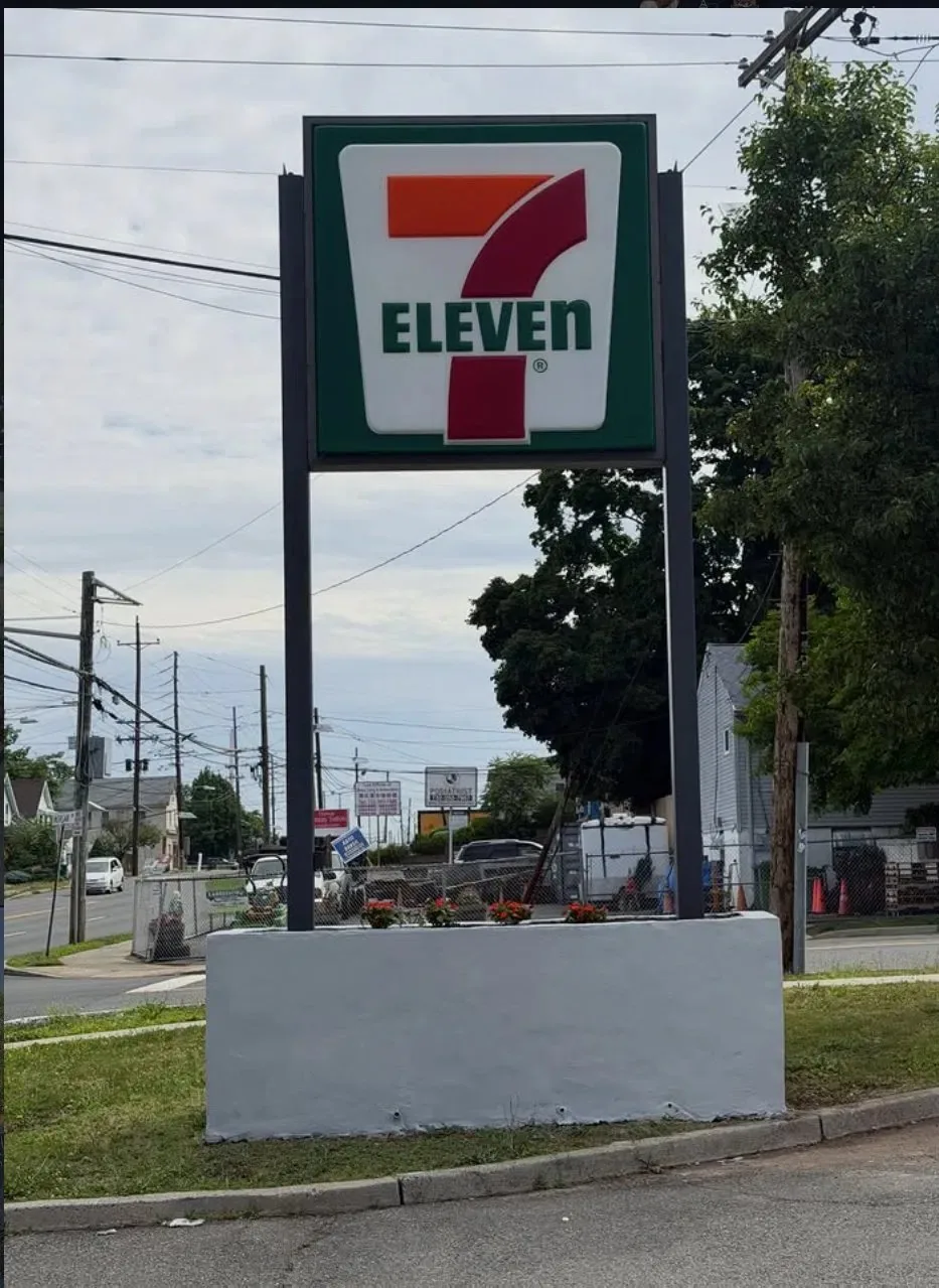 7-Eleven sign secured after emergency CMU base repair in NJ